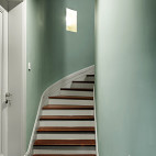 现代美式415平楼梯设计实景图